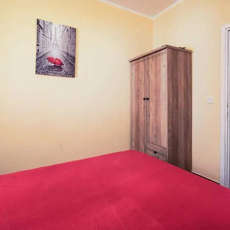 3 Bedroom Beautiful In Holiday home
