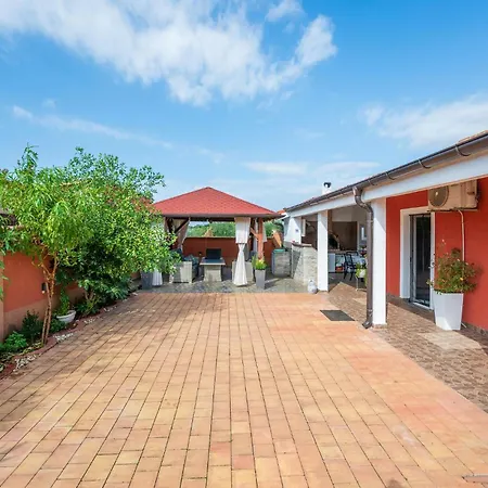 3 Bedroom Beautiful In *