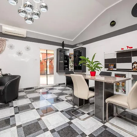 Holiday home 3 Bedroom Beautiful In *
