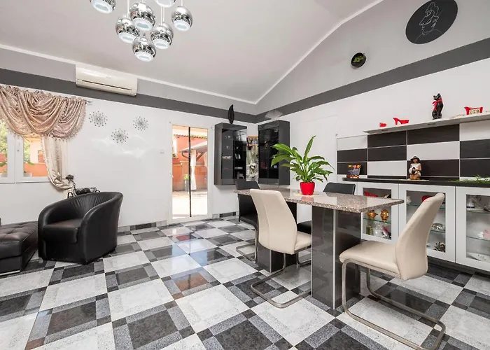 度假居 3 Bedroom Beautiful In *