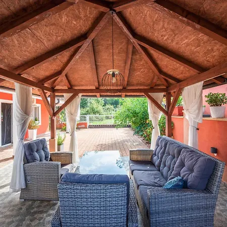 Ferienhaus Cozy In With Wifi