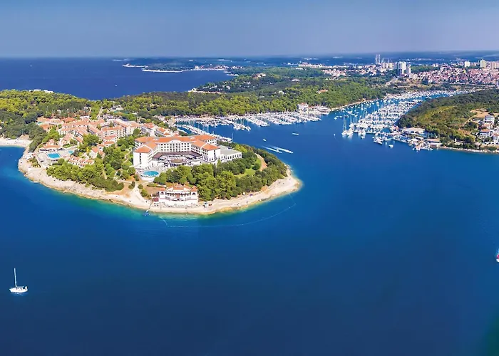 3 Bedroom Beautiful In 펜션 풀라