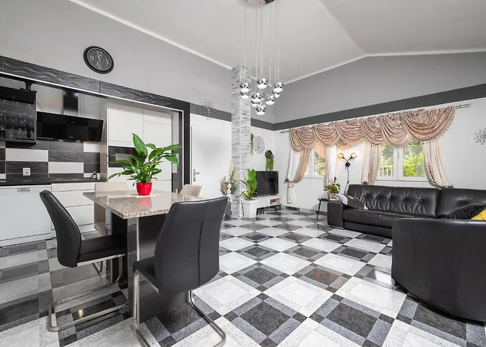 펜션 3 Bedroom Beautiful In *