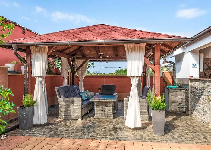 3 Bedroom Beautiful In 펜션 풀라