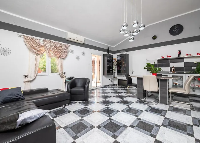 펜션 3 Bedroom Beautiful In 풀라